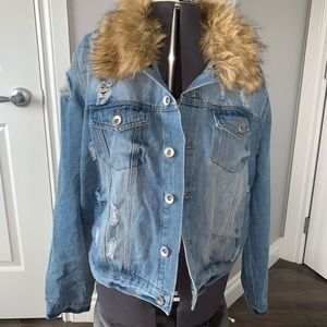 Jean jacket with removable fur trim